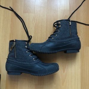 Duck boots